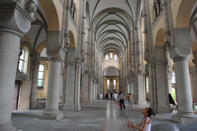 Kirche auf Sheshan von innen